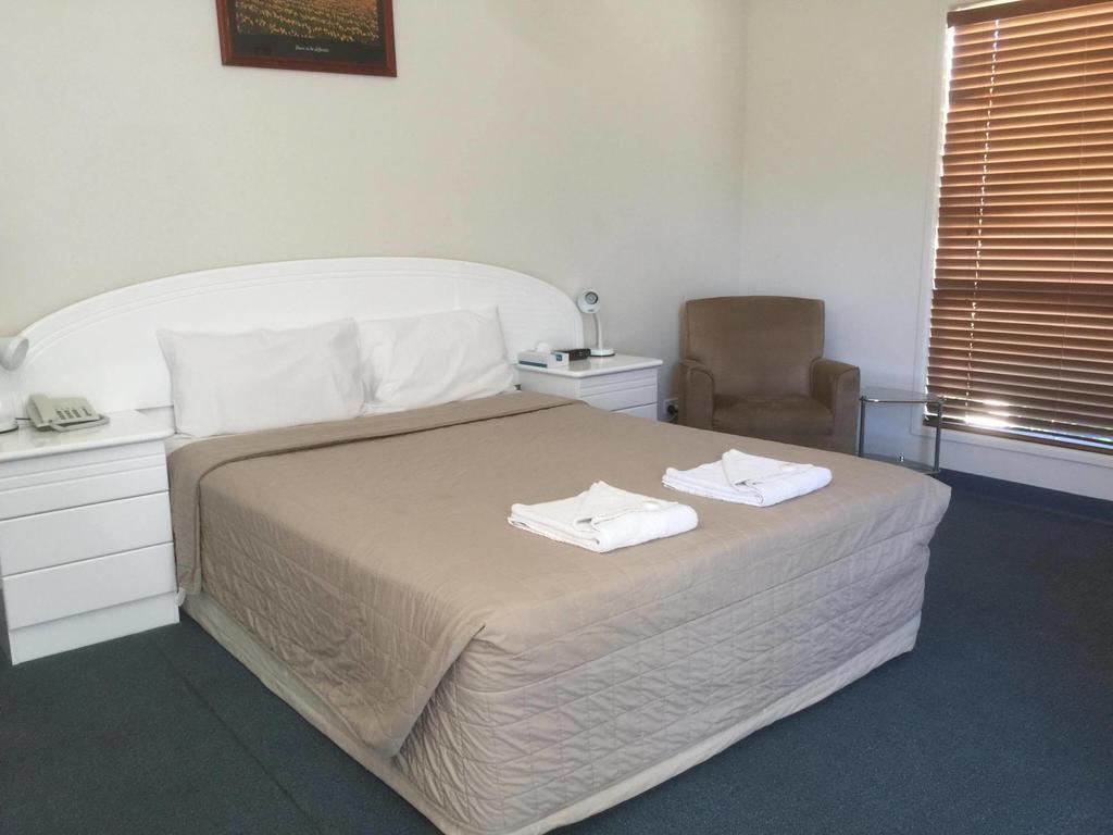 Springsure Overlander Motel Esterno foto
