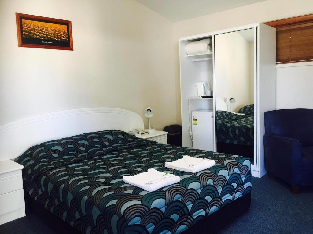 Springsure Overlander Motel Esterno foto